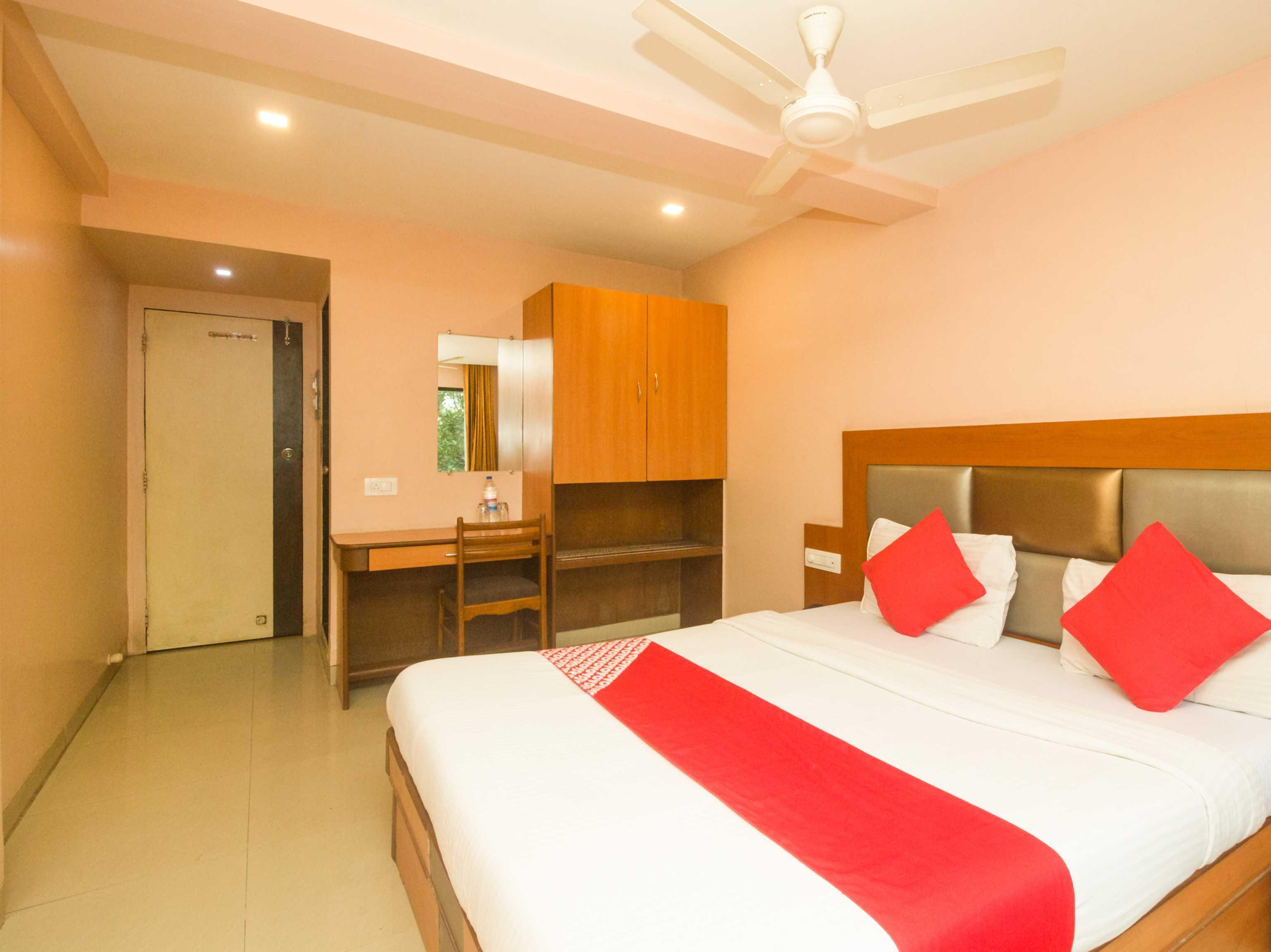 Oyo Hotel Sarovar Grand Kalamboli Dış mekan fotoğraf