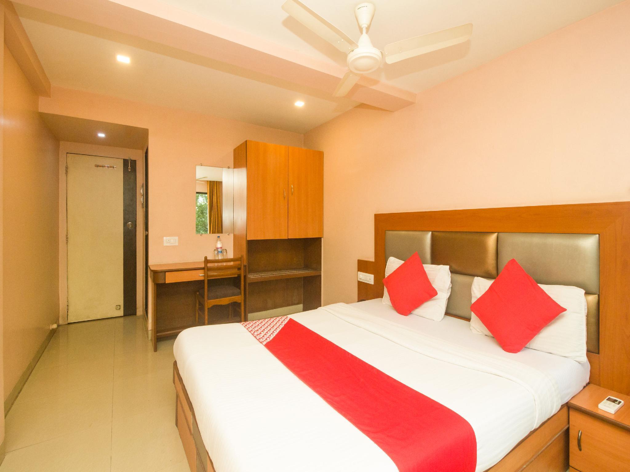 Oyo Hotel Sarovar Grand Kalamboli Dış mekan fotoğraf