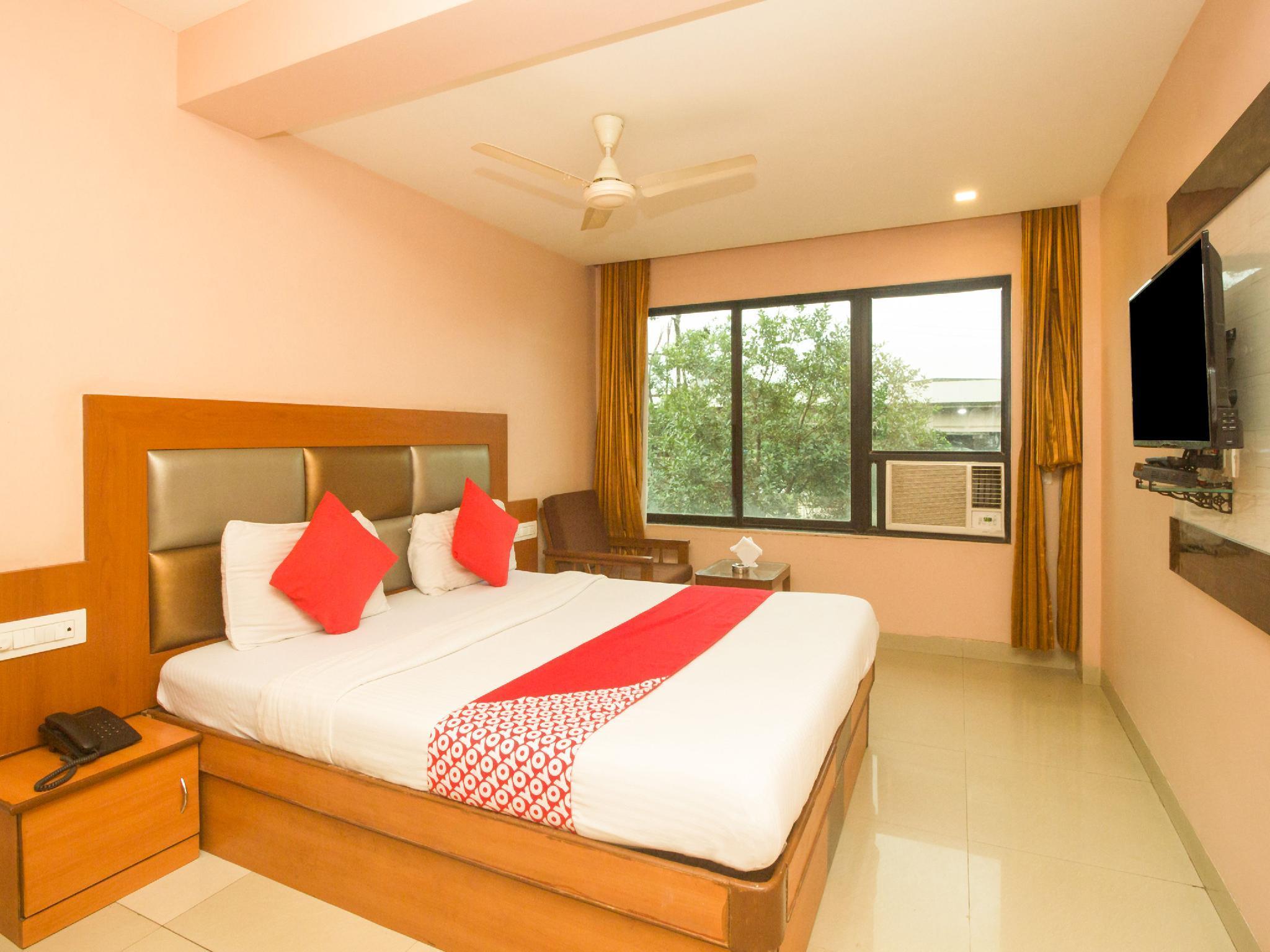 Oyo Hotel Sarovar Grand Kalamboli Dış mekan fotoğraf