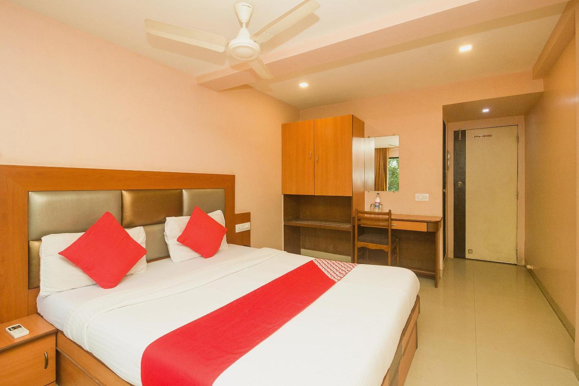 Oyo Hotel Sarovar Grand Kalamboli Dış mekan fotoğraf